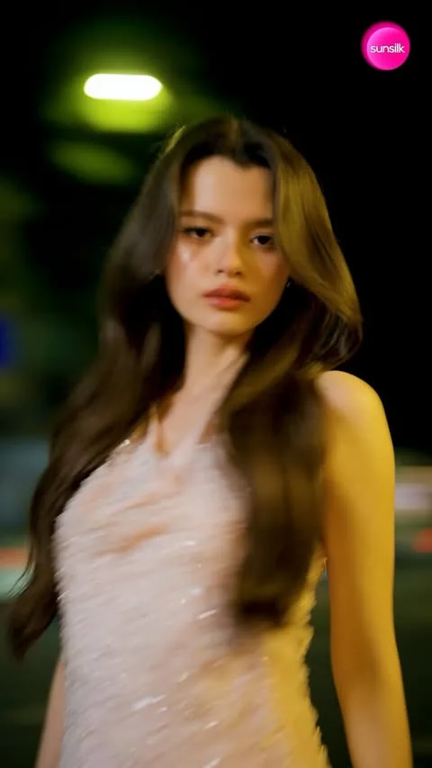 เบ็คกี้ อาร์มสตรอง กับลุคผมสวย เบ็คกี้ อาร์มสตรอง กับลุคผมสวย