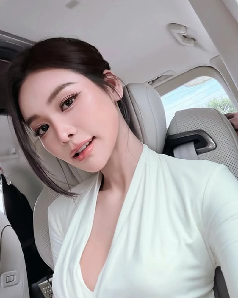อิงฟ้า วราหะ ภาพอัปเดตจาก Instagram เดือนตุลาคม 2569 ลำดับที่ 12