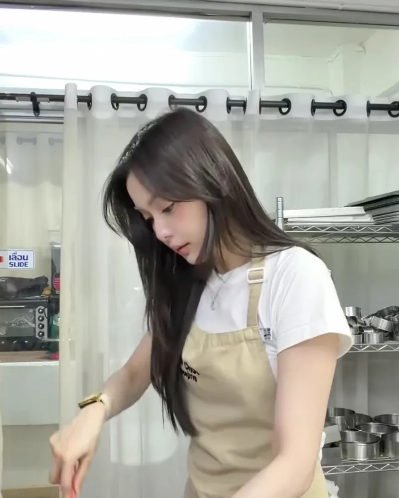 อุ้ม อิษยา ภาพที่ 01