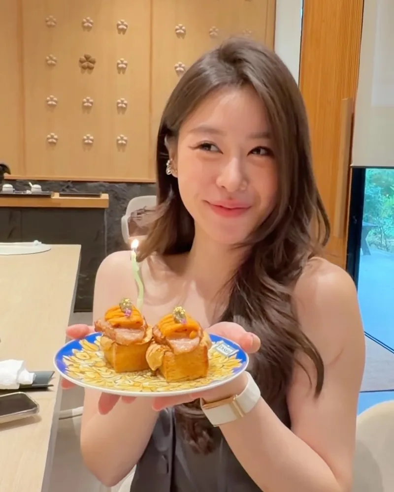 อุ้ม อิษยา ภาพที่ 02